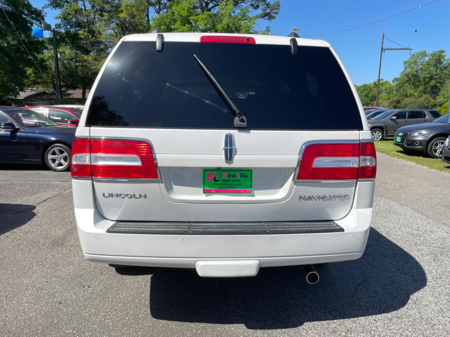 2013 WHITE LINCOLN NAVIGATOR BASE (5LMJJ2J50DE) with an 5.4L engine, Automatic transmission, located at 5103 Dorchester Rd., Charleston, SC, 29418-5607, (843) 767-1122, 36.245171, -115.228050 - Photo#5